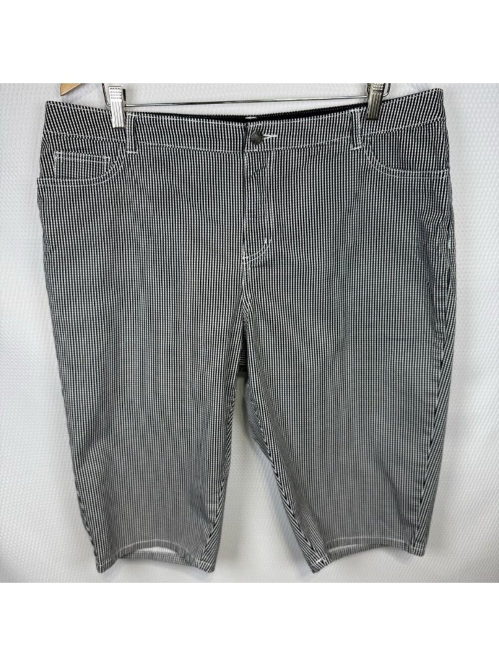 Croft & Barrow Bermuda Shorts Women's Size 18 Black White Checked Natural Fit